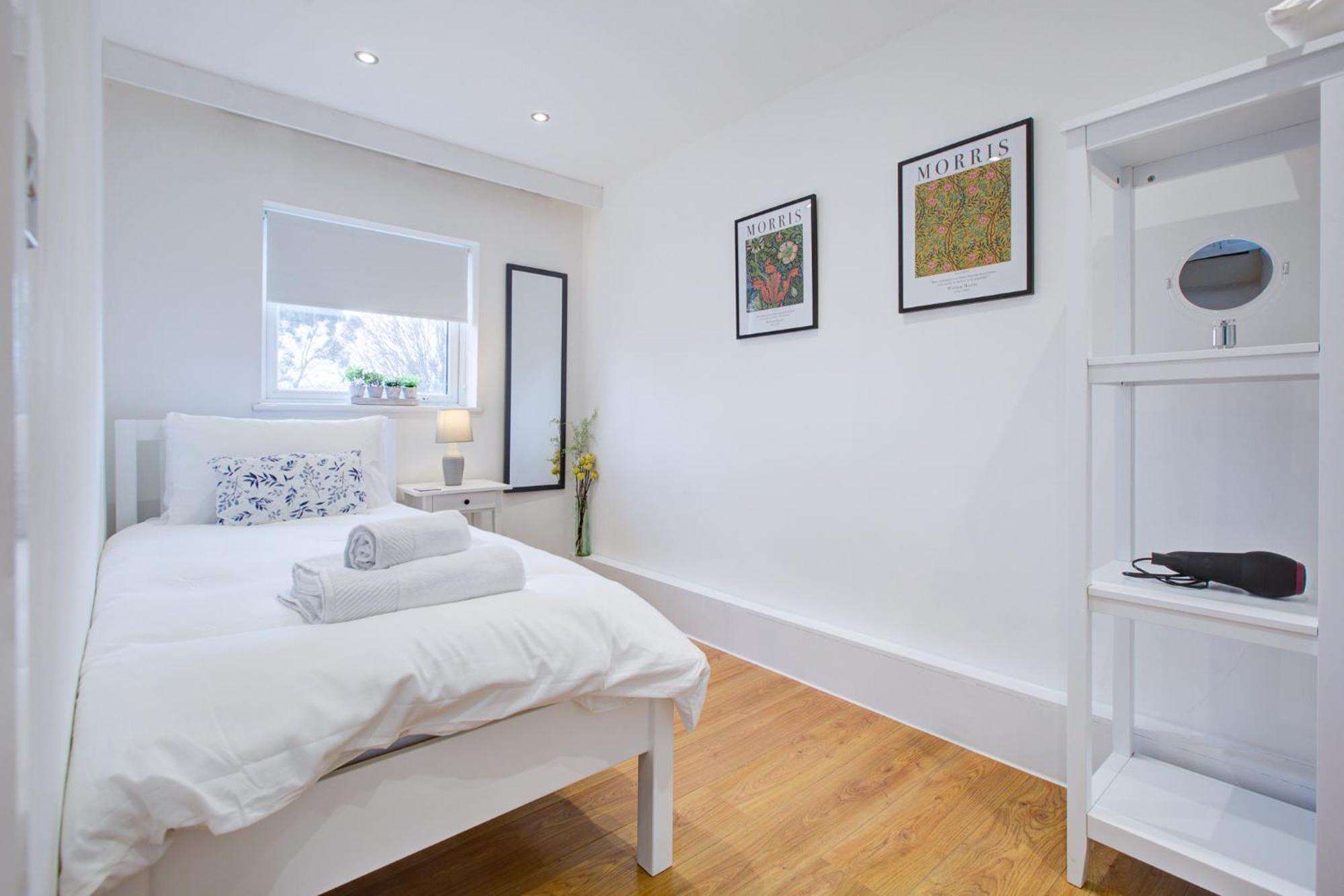 Wonderful Two-Bedroom Apartment 런던 외부 사진