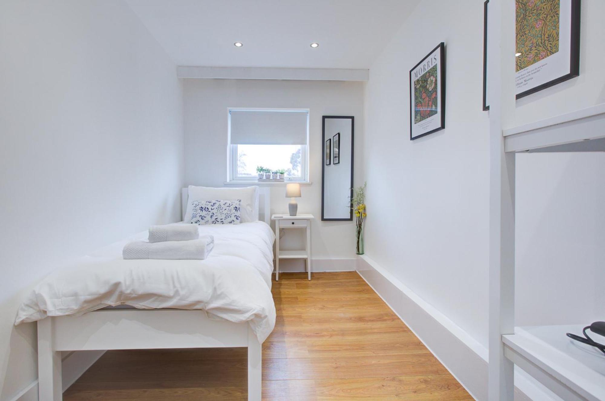 Wonderful Two-Bedroom Apartment 런던 외부 사진